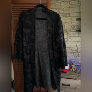 Joe’s Collection Keira camo sweater coat in gray with cool grommet detail sz S